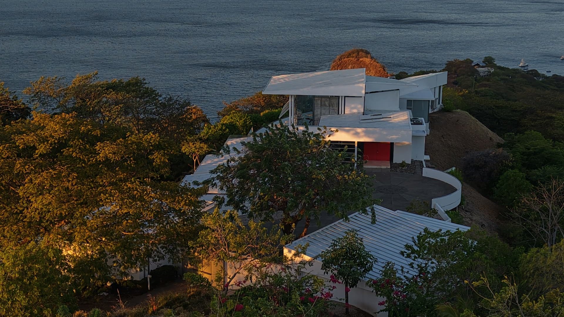 Was eine Villa in Costa Rica im Betrieb kostet: Steuern, Energie, Anlage und Wartung